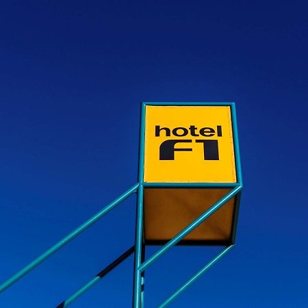 Hotelf1 Laval Changé Екстериор снимка
