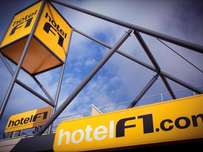 Hotelf1 Laval Changé Екстериор снимка