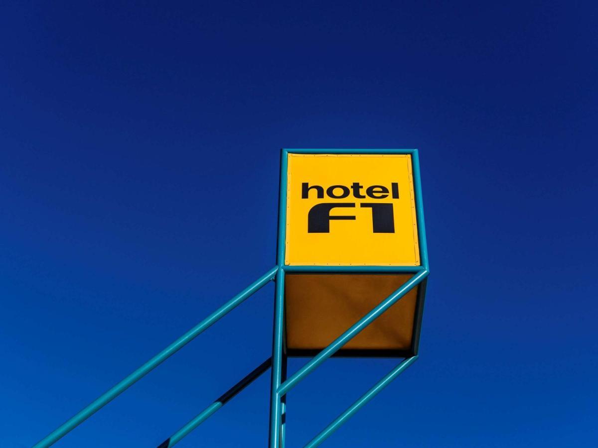 Hotelf1 Laval Changé Екстериор снимка
